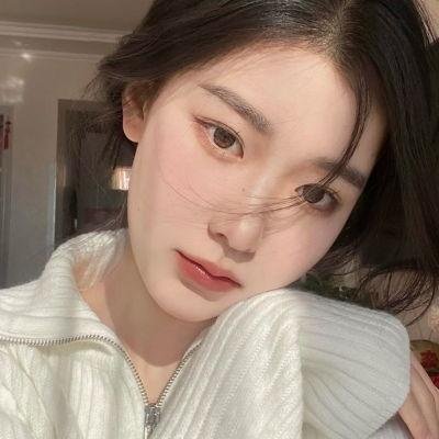 一位站立的人